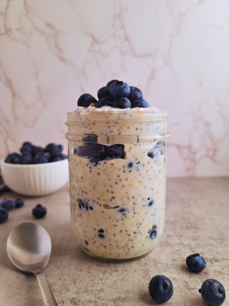 Overnight Oats with Blueberries