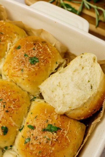 Garlic Dinner Rolls