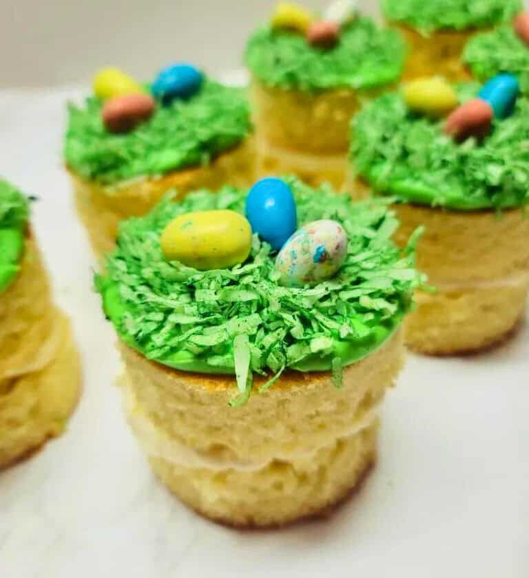 Mini Easter Cakes