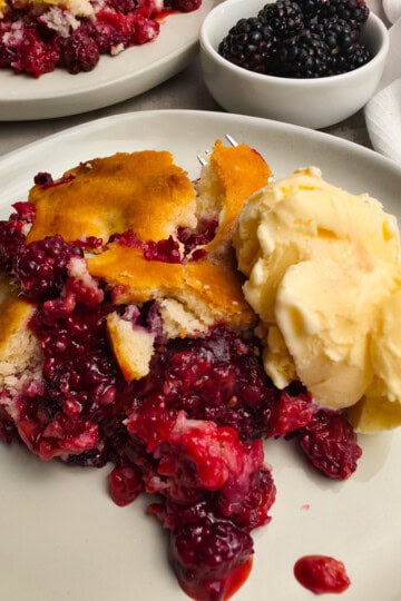 Easy Southern Blackberry Cobbler